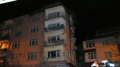 Elazığ'da 5 katlı binanın çatısı çöktü