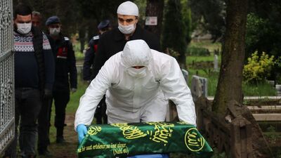 Annesi koronavirüsten ölmüştü! Kahreden haber!