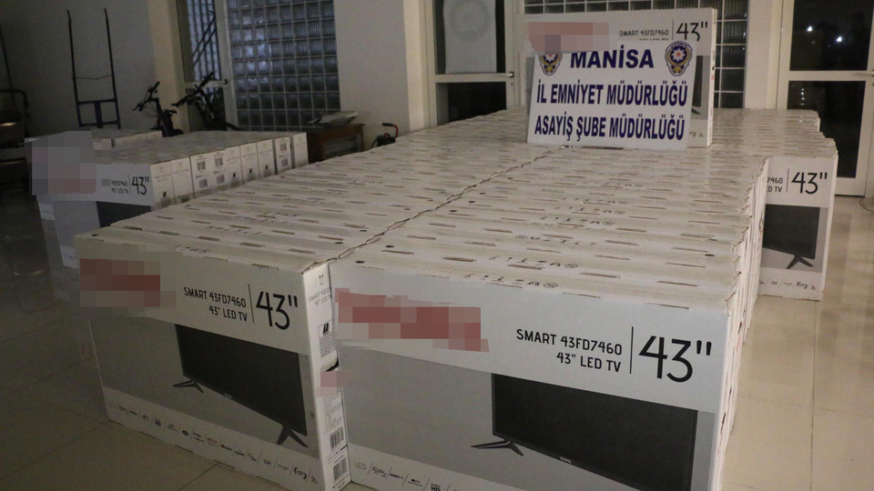 Bir TIR dolusu televizyonu çaldılar!