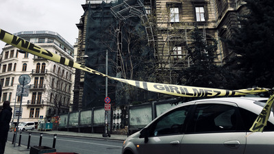 Okul inşaatında iskele çöktü!