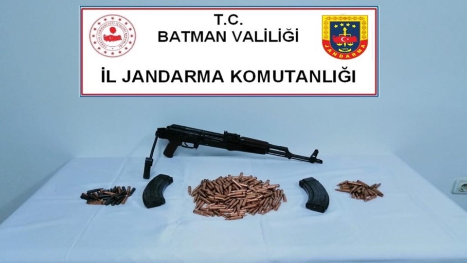 Kalaşnikof satmak isterken yakalandı!