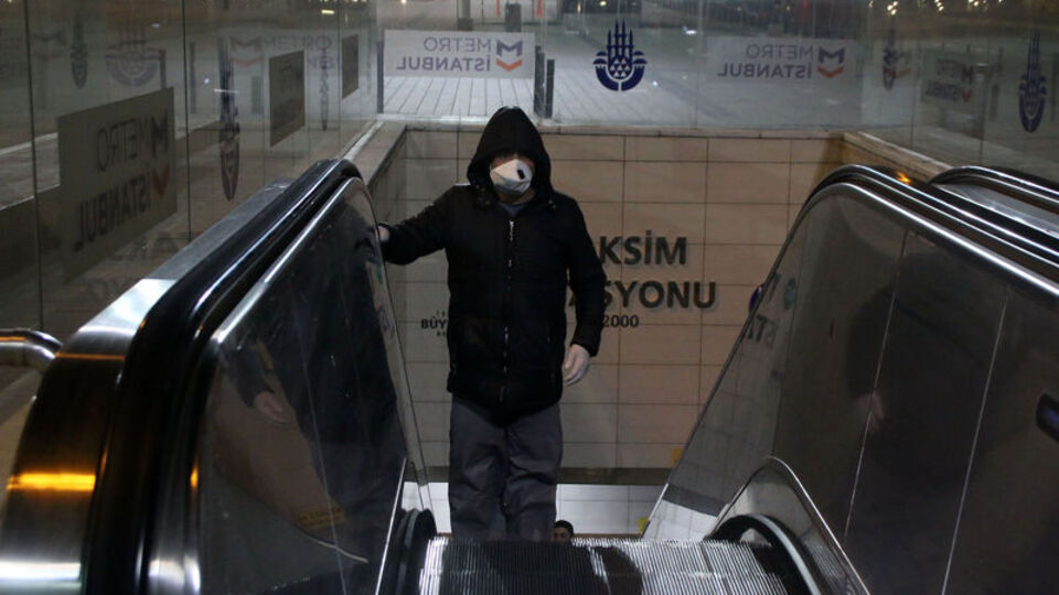 Metro seferleri 21.00'de durduruldu
