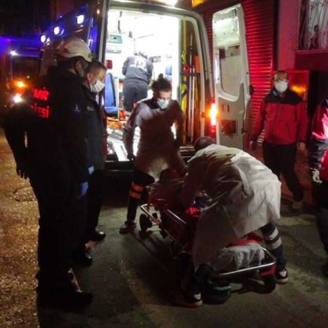 Evde doğum yapan kadını ekipler kurtardı