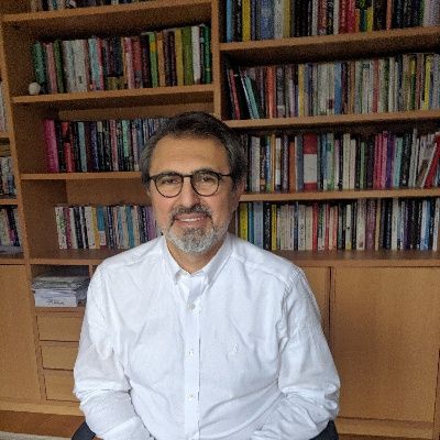 "Türk insanı yalnızlıktan çok ilişki yoğunluğundan muzdarip"