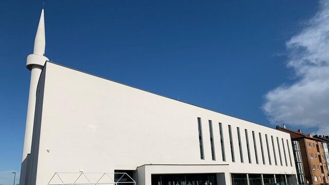 İlk kez hoparlörden akşam ezanı okundu