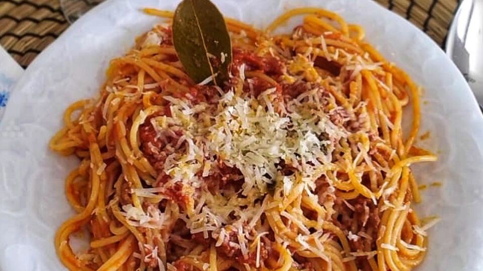 İşte bolonez soslu makarna tarifi