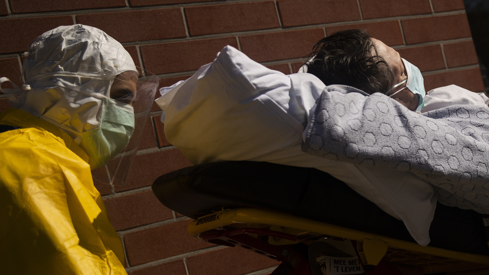 Koronavirüs salgınında can kaybı 812'ye yükseldi