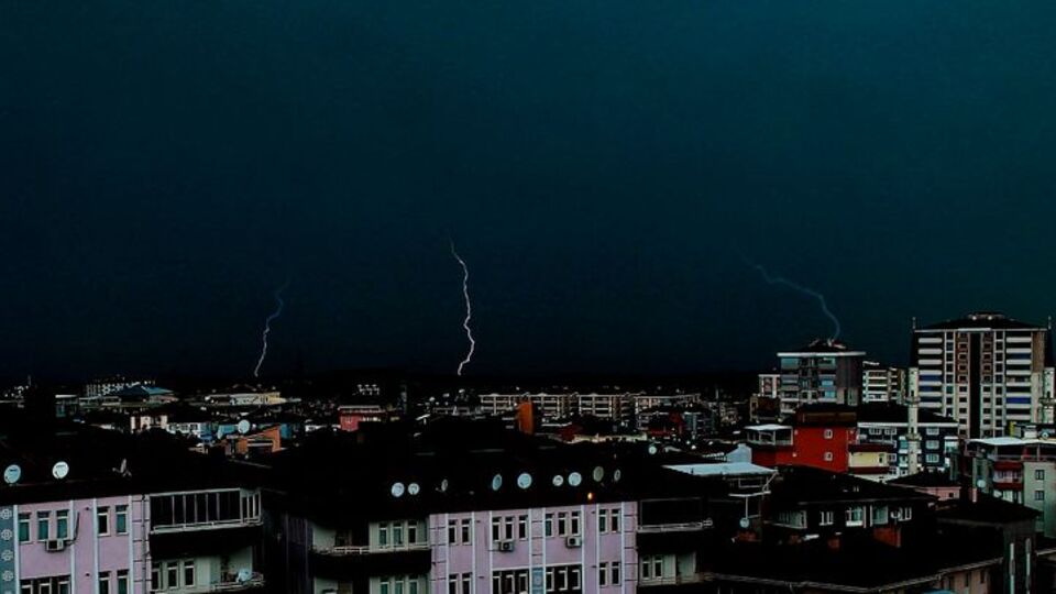 Fırtına bitti, sağanak var!