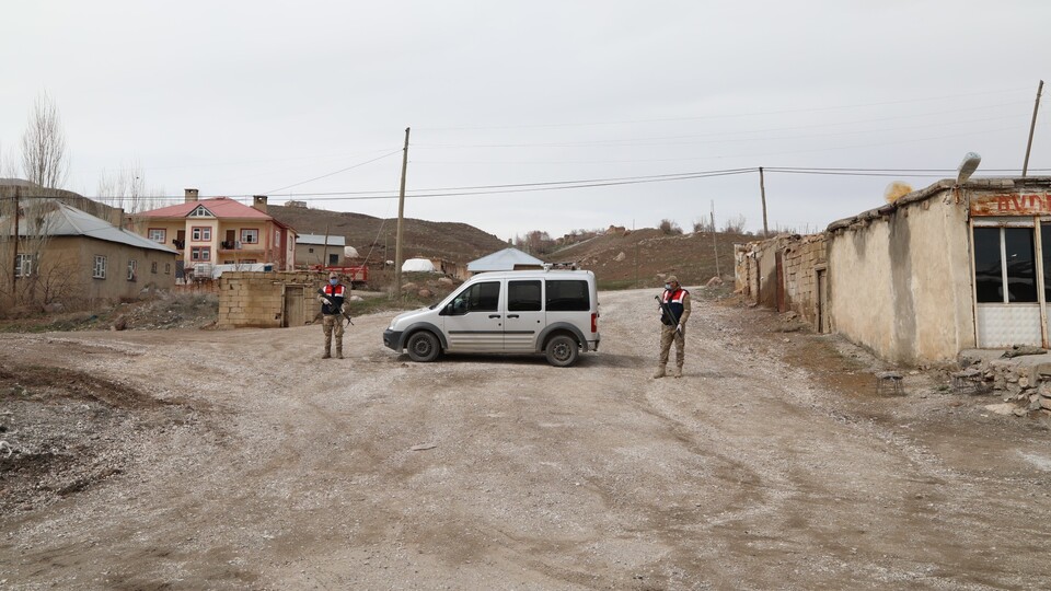 Korona'dan hayatını kaybedince mahallesi karantinaya alındı!