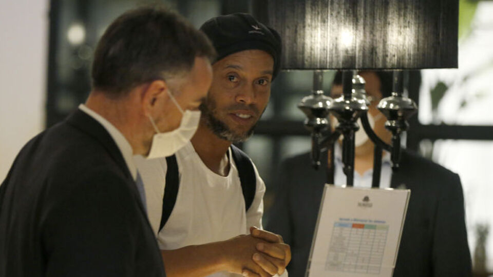 Kral dairesinde ev hapsi!