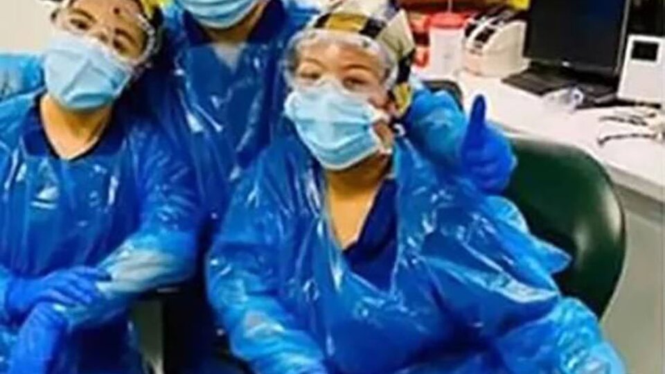 Çöp torbasıyla korunmaya çalışan hemşireler koronavirüse yakalandı