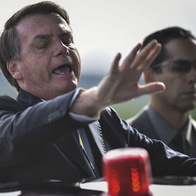 Salgına rağmen pastaneye giden Brezilya Devlet Başkanı Bolsonaro'ya protesto