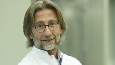 Ercüment Ovalı kimdir?