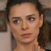 Telefonunu çöpe attı