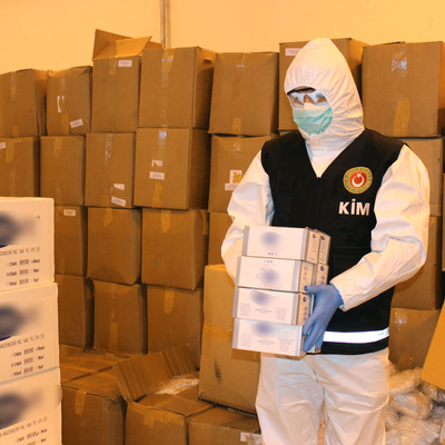 Sınırda dev maske operasyonu!