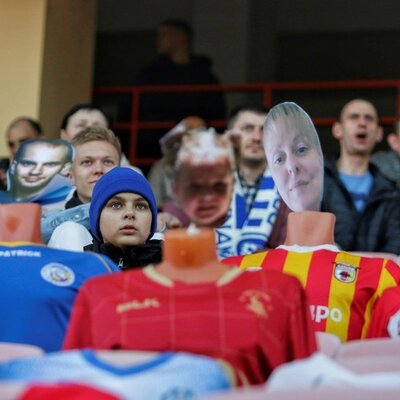 Belarus bunu da yaptı! Karton taraftar...