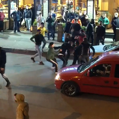 Ekmek kuyruğunda tekme tokat kavga