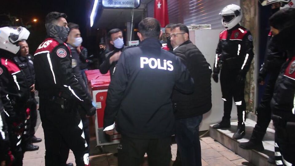 Sokağa çıkma yasağına direnen 4 kişi gözaltına alındı