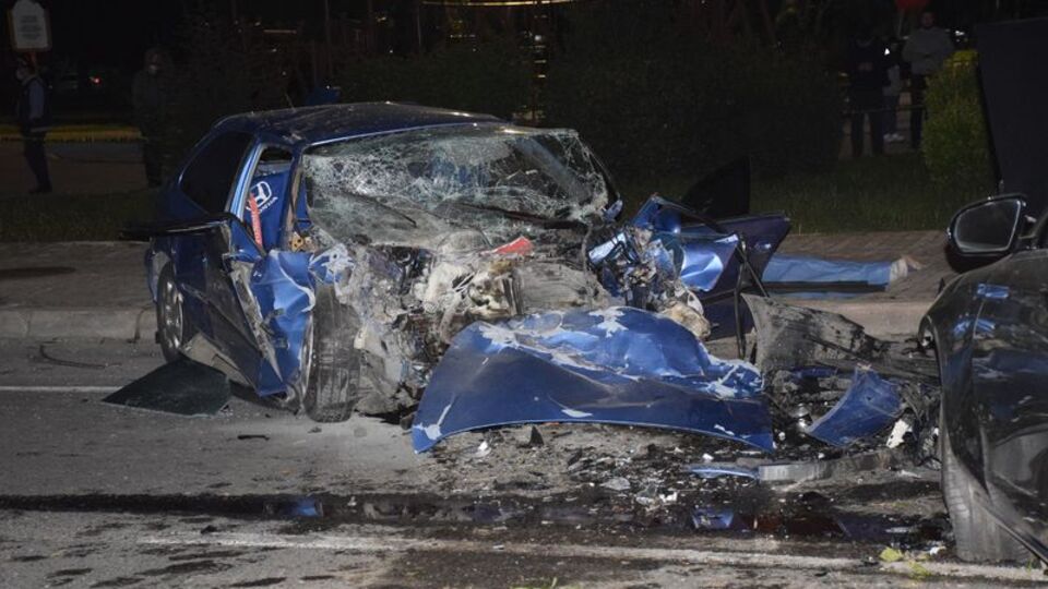 İzmir'de feci kaza: 1 ölü, 2 yaralı