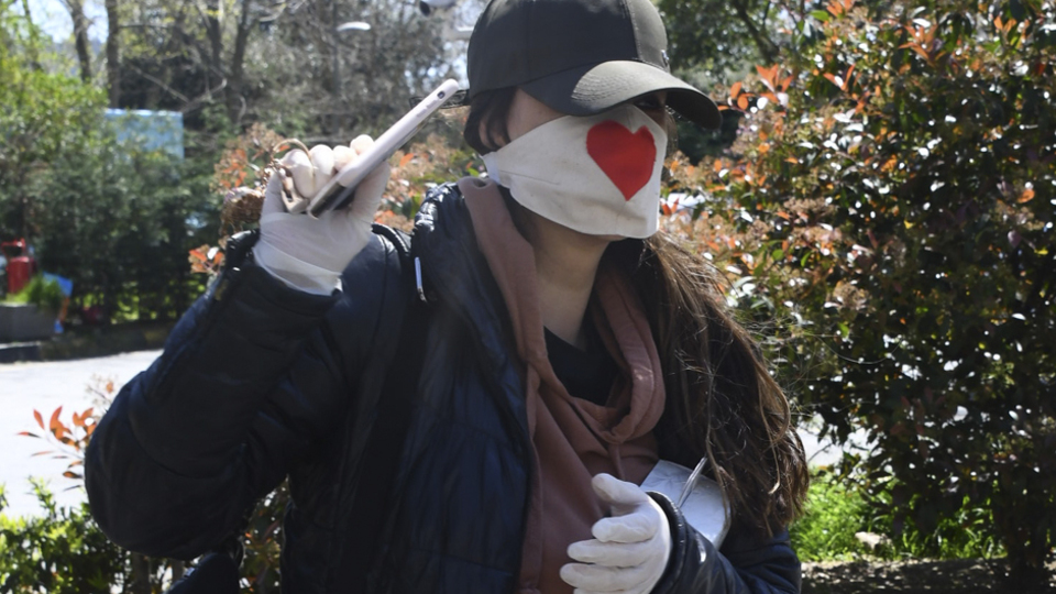 "Sosyal mesafemizi koruyalım lütfen"