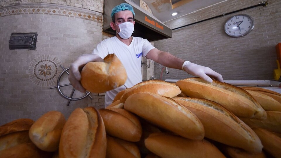 Fırıncılardan ekmek açıklaması