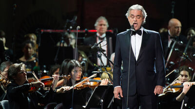 Bocelli'den Duomo Katedrali'nde 'Umut İçin Müzik' konseri verdi