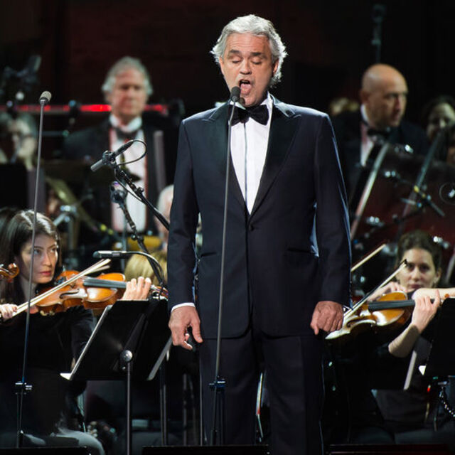 Bocelli'den Duomo Katedrali'nde 'Umut İçin Müzik' konseri verdi