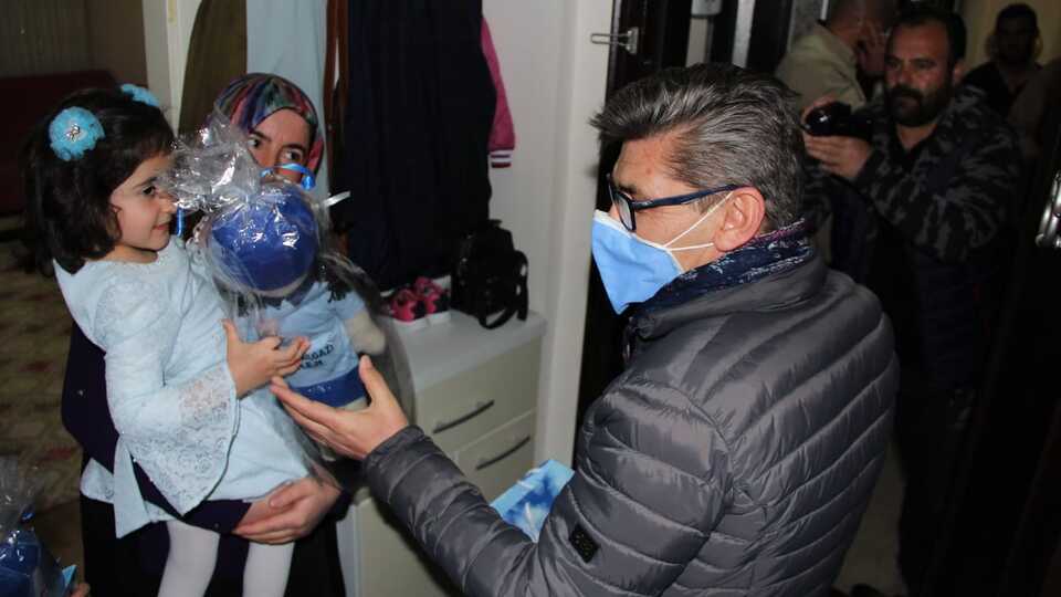 Emniyet müdüründen çocuklara sürpriz