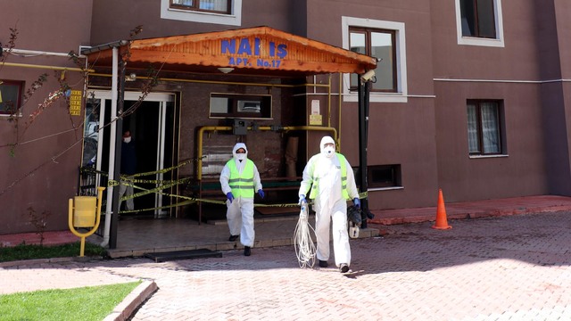 Karantinaya alınan 14 katlı binada çarpıcı detay!