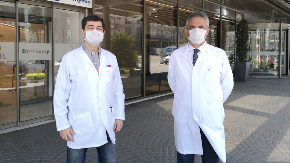 Korona'yı yenen doktorlar yaşadıklarını anlattı!