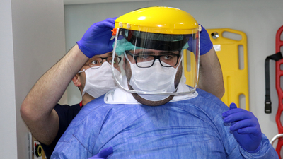 Görevine alkışlarla döndü