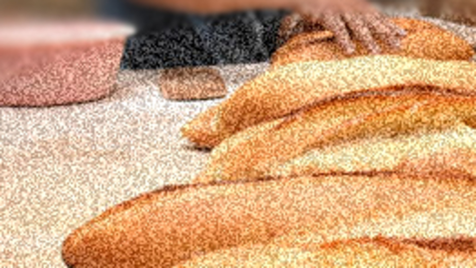 Mahallelinin fırın borcunu ödedi