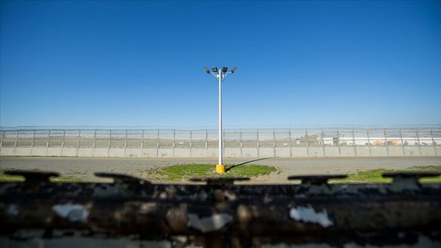 Pentagon'dan Meksika duvarı için yeni sözleşme