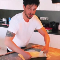 Murat Boz lahmacun yaptı