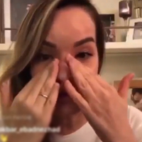 Gözyaşlarını tutamadı