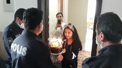 11 yaşındaki Nurten'e pasta sürprizi