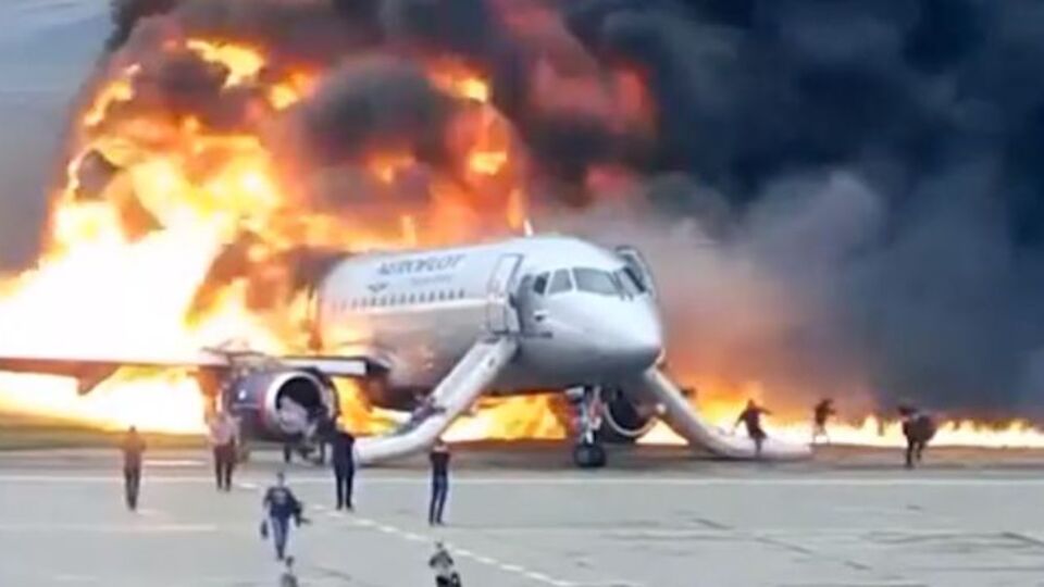 Rusya'daki uçak kazasından korkunç görüntüler!