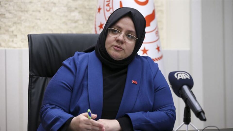 Bakan Selçuk'tan yaşlı ve engellilere müjde