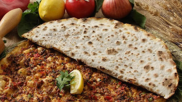 Evde lahmacun tarifi, nasıl yapılır?