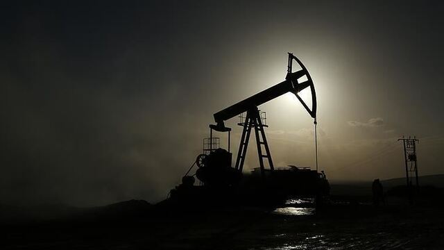 ABD'nin ham petrol stokları hızlı yükseliş gösterdi