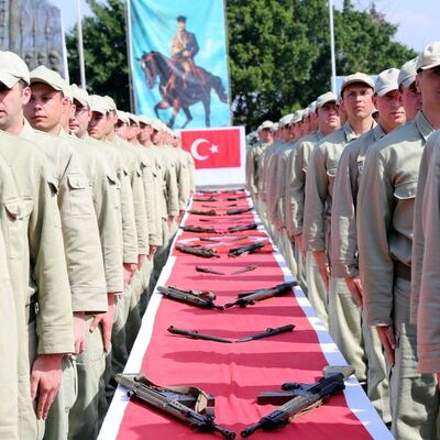 Resmi Gazete'de yayınlandı! Askerlik süresi uzatıldı