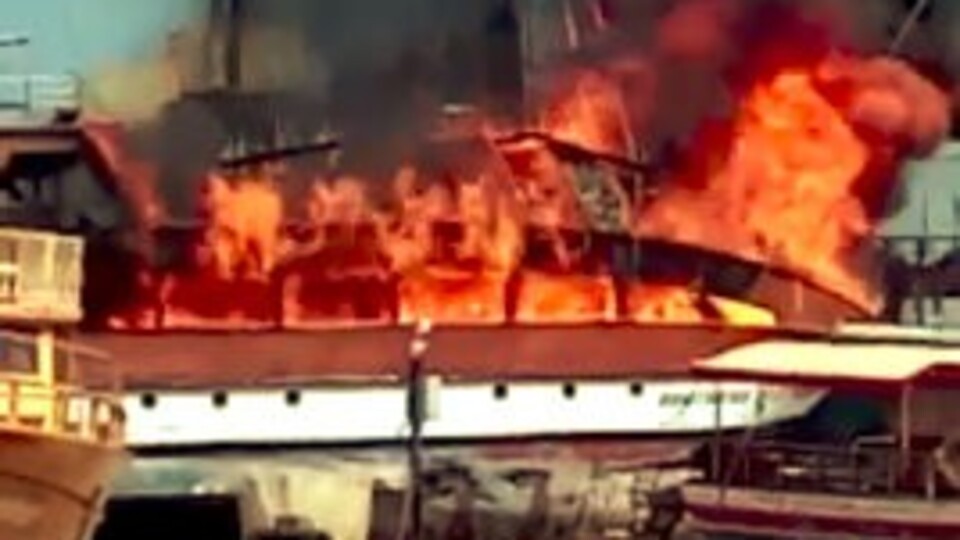Gezi teknesinde korkutan yangın!
