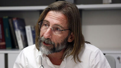 Ercüment Ovalı kimdir?