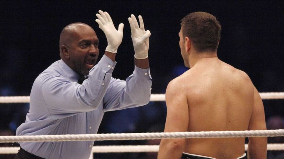 Ünlü hakem, koronadan hayatını kaybetti