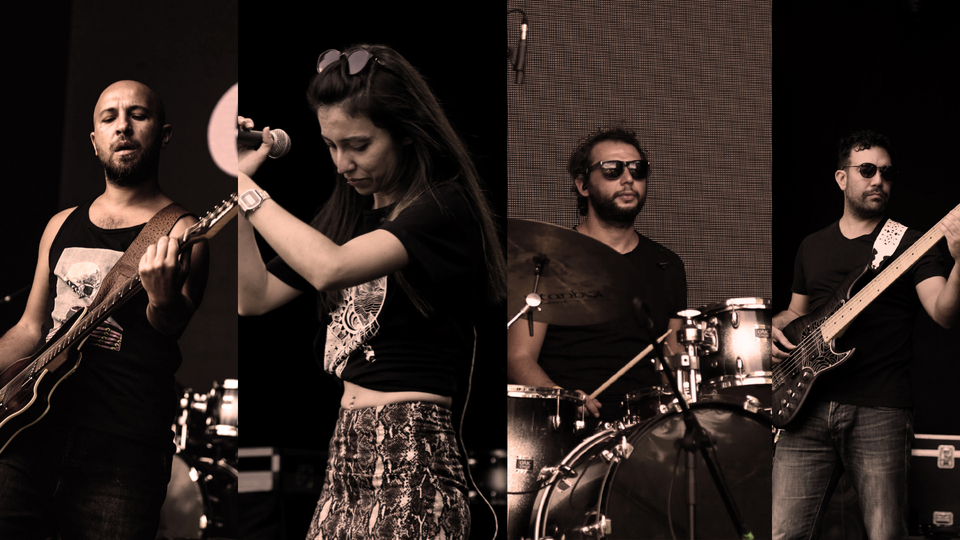 Ekho, 'Yabancı' ile listelere giriş yaptı