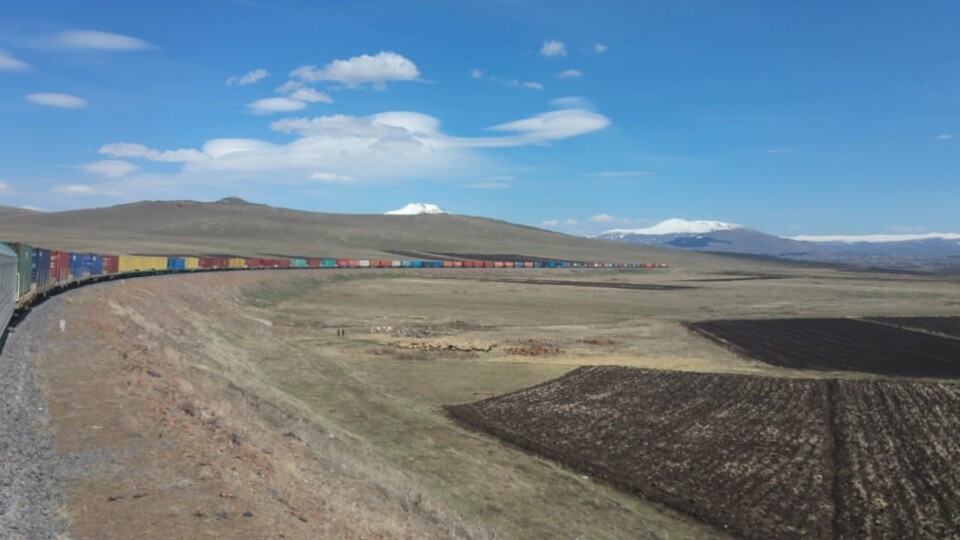 Dev tren yola çıktı