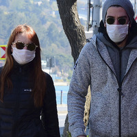 Aşıklar yürüyüşte