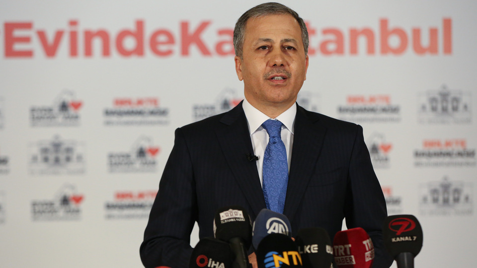 İstanbul Valisi'nden 'lale mevsimi' paylaşımı