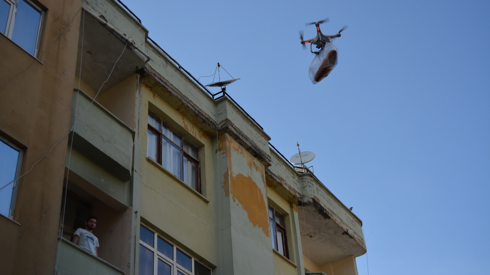 Ekmek dağıtımına sıra dışı çözüm!