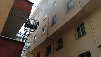 Maltepe'de yangın paniği! 10 kişi mahsur kaldı!